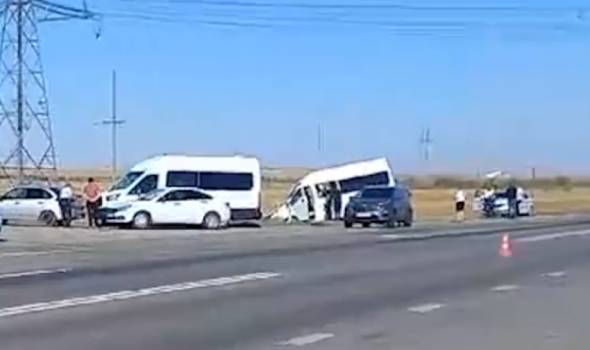 Фура убила водителя маршрутки на трассе под Волгоградом