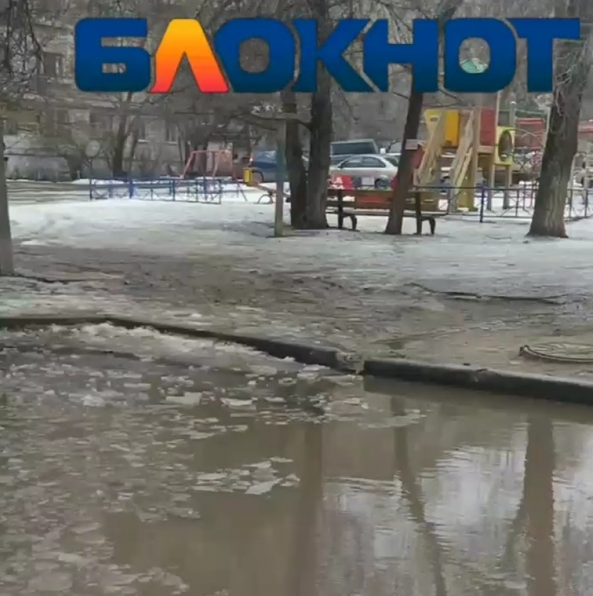 В зону половодья превращаются дворы в Волгограде