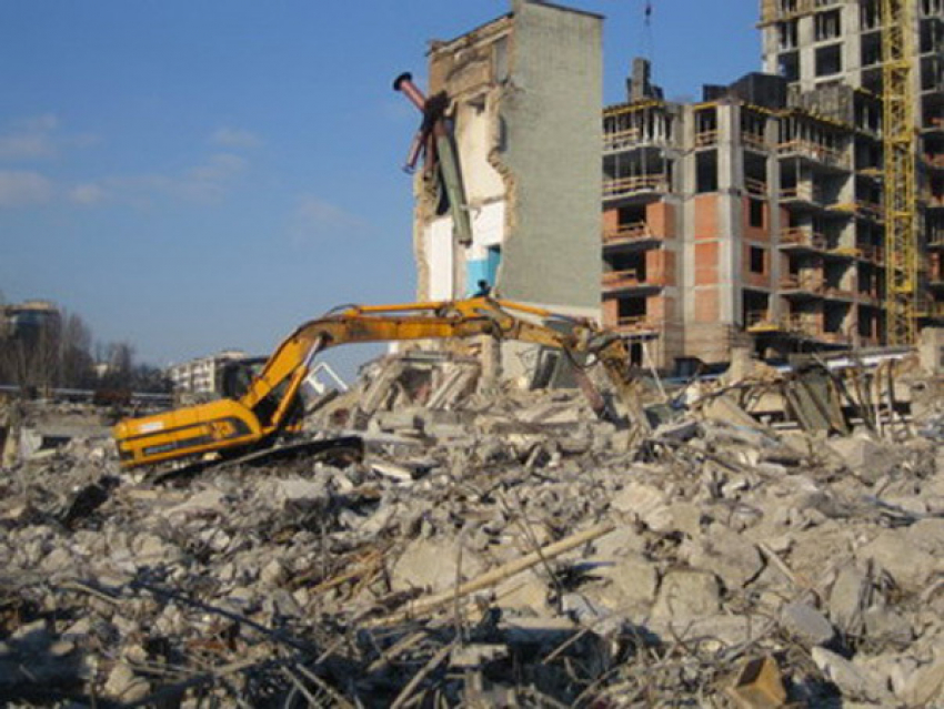 С волгоградского Центрального стадиона вывезли весь мусор после демонтажа