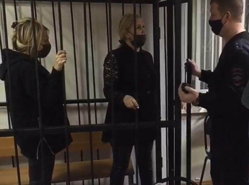 Задержанных в аэропорту Волгограда двух организаторов финансовой пирамиды отправили под домашний арест 