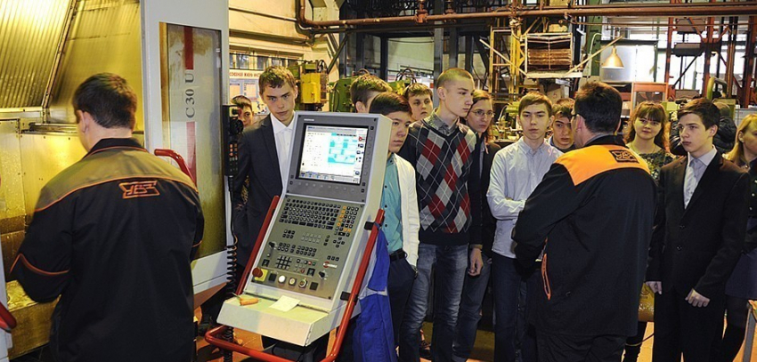 Волгоградские школьники и студенты на неделю отправятся на заводы