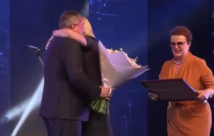 Лучшую воспитательницу России из Волгограда довел до слез губернатор