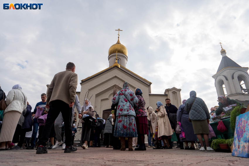 Волгоградцев просят не вестись на фальшивые крестные ходы с политическими лозунгами