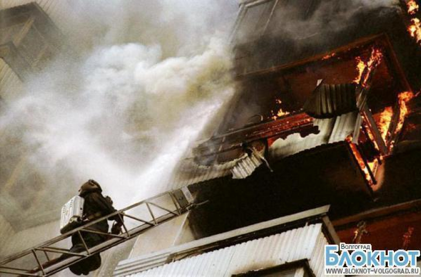 В центре Волгограда горела пятиэтажка: 1 погиб, 3 квартиры сгорело