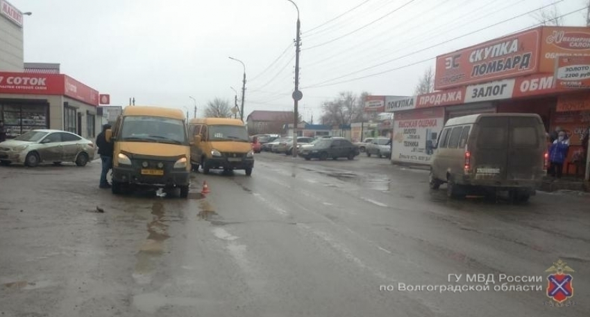 «Газель» сбила пенсионерку в Средней Ахтубе, переходившую дорогу в неположенном месте