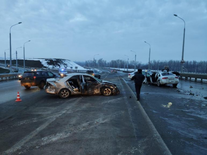  Toyota  протаранила Audi  на трассе «Волгоград – Волжский»: пострадали двое взрослых и трое детей