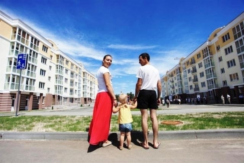 «Жилье для российской семьи» под угрозой срыва из-за нарушения мэрии Волжского 