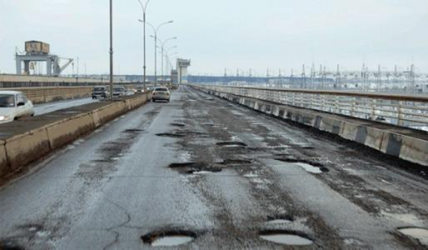 Подрядчиков по ремонту дорог в Волгограде оштрафовали на 2 млн