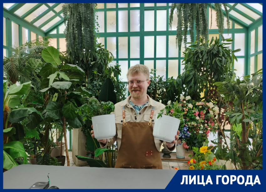 «Самый любимый – перец на кошачьем наполнителе»: биолог-экспериментатор из Волгограда выращивает клубнику в тумбочке и помидоры в шкафу
