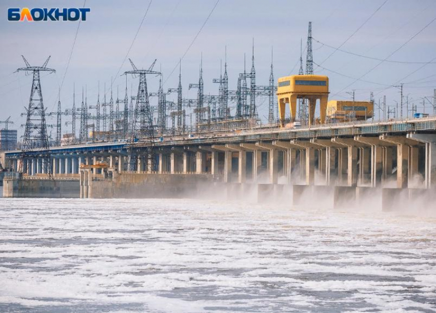 Волжская ГЭС досрочно снизила уровень сброса воды в пойму 