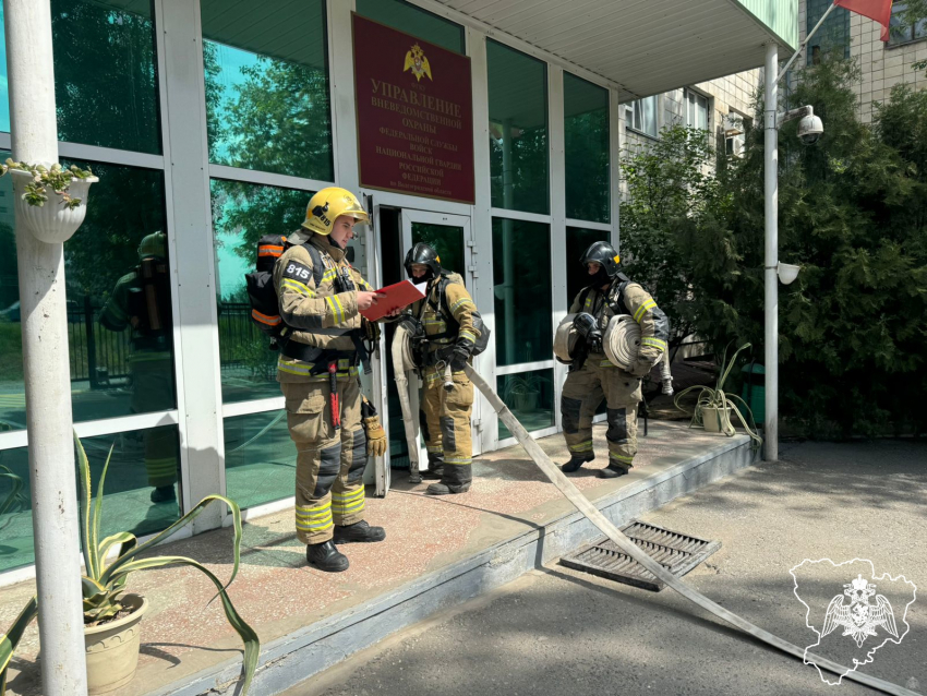 МЧС прибыло к главку Росгвардии в Волгограде