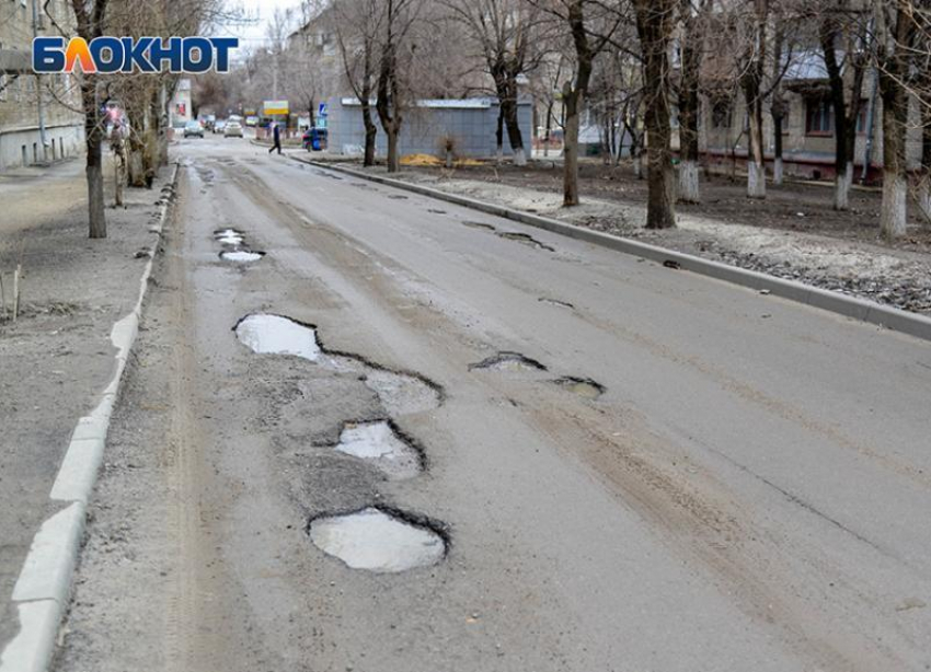 На ремонт дорог в четырех районах Волгограда потратят еще 75 миллионов рублей бюджетных денег