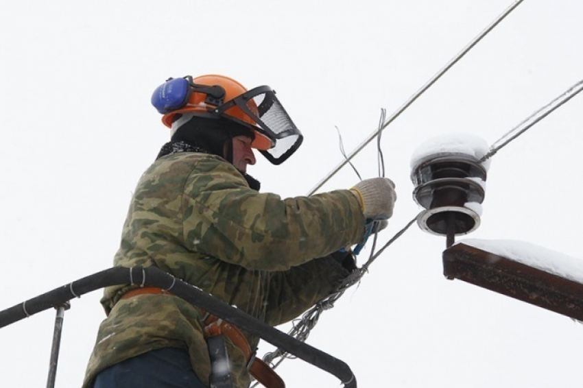 Энергетики Волгограда спустя двое суток полностью восстановили электроснабжение