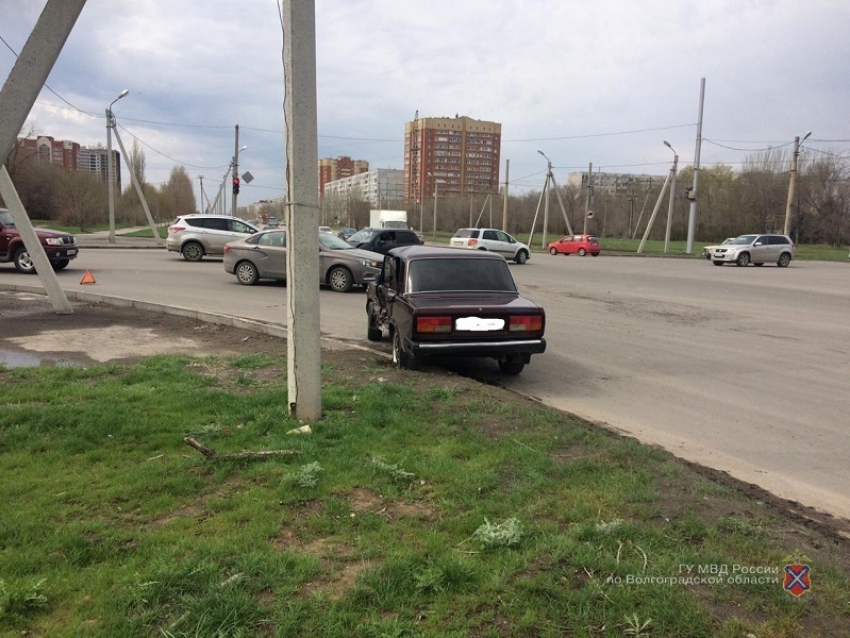  Годовалый мальчик, мама и водитель попали в больницу из-за 68-летней автоледи в Волжском