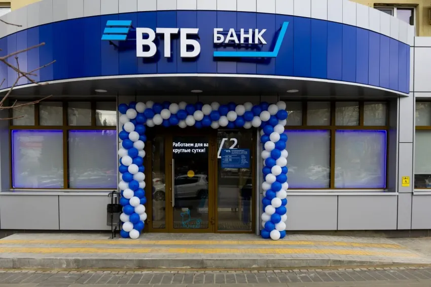 В центре Волгограда после реконструкции открылся обновлённый офис ВТБ