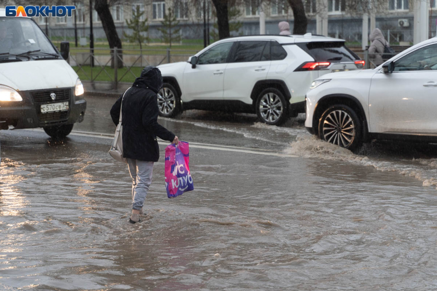 Электричество массово пропало после мегаливня в Волгограде