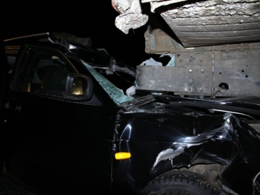 Под Волгоградом в ДТП Лады и КАМаза погибли четверо