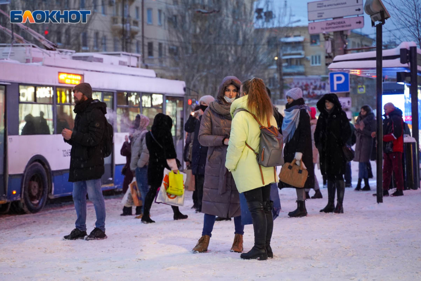 Трудовые будни в Волгограде начались с небольшого минуса и снежка