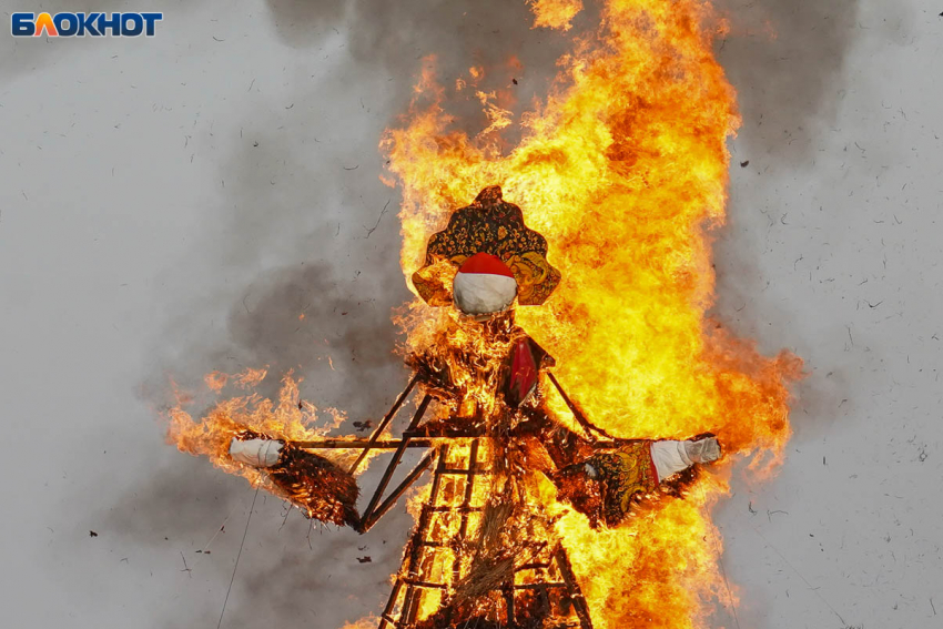 В Волгограде готовят к сожжению 10-метровое чучело Масленицы