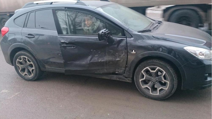 В Волгограде в ДТП Subaru и Nissan пострадала 32-летняя автоледи