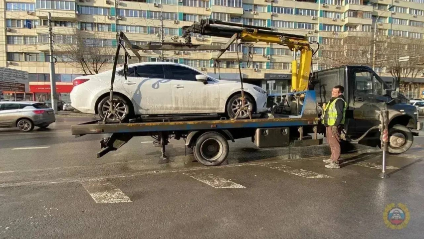 Волгоградку лишили иномарки посреди оживленной трассы – видео 