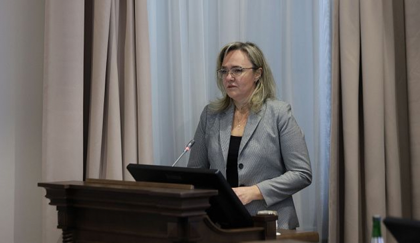 Загадочную блондинку освободили от должности председателя облкомимущества 