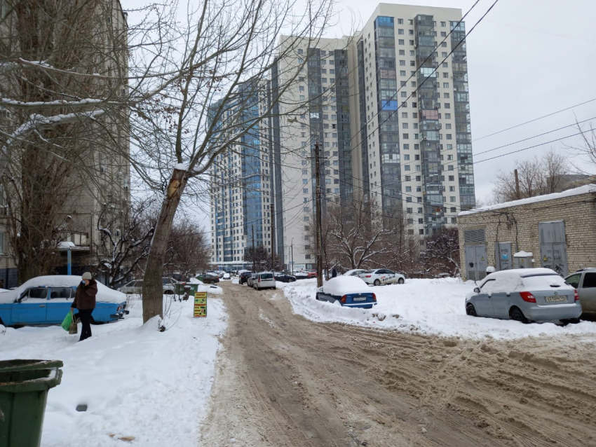 По просьбе СМИ в Волгограде расчистили от снега дорогу к дому мэра Владимира Марченко