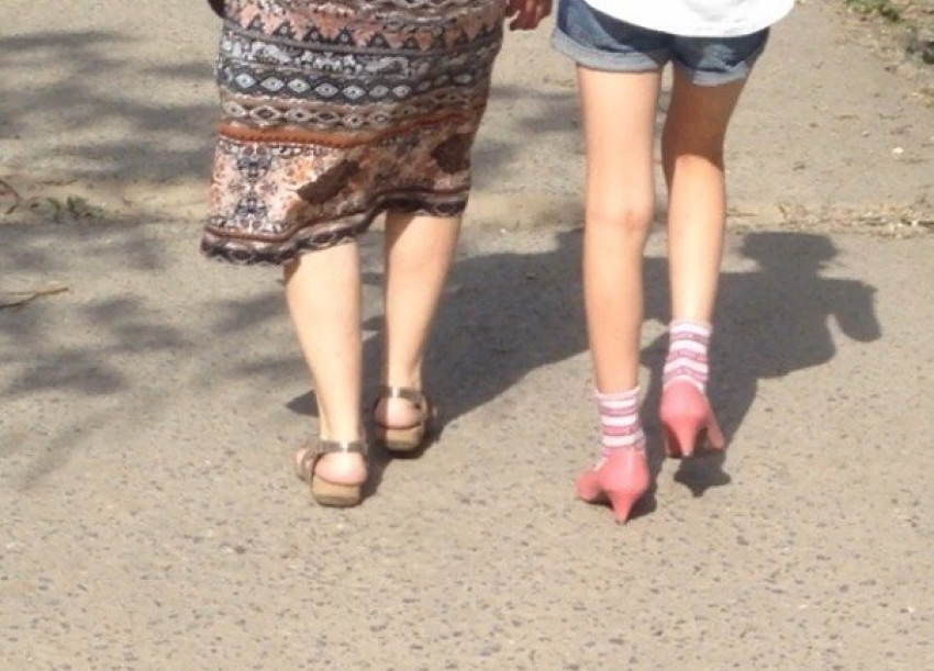 Юная волгоградка в туфлях 40-го размера стала звездой интернета 