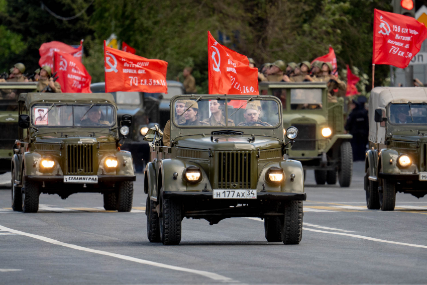 Ремонтный переполох устроили в Волгограде к 80-летию Победы: от сортиров до знамен