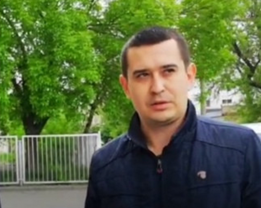 В Волгограде с поличным поймали распространителей клеветнических листовок, среди которых оказался руководитель УК