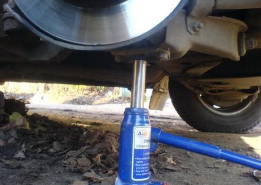 Под Волгоградом «ВАЗ-2104» насмерть придавила хозяина