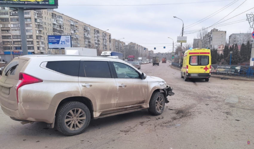 Один человек умер и 10 пострадали в ДТП в Волгоградской области 