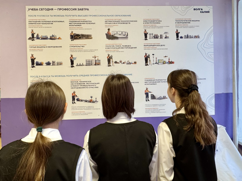 Фонд Мельниченко создал тематическую рекреационную зону в школеКотельниково