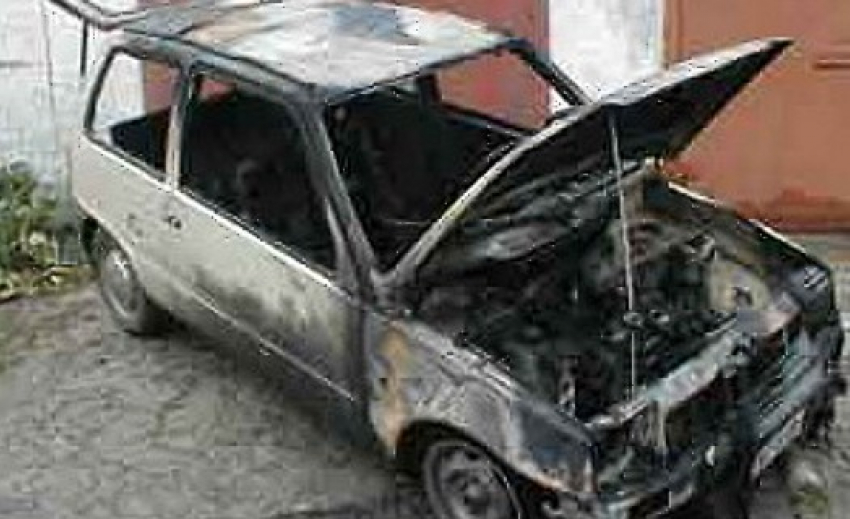 Ранним утром пироманы спалили «Оку» жителя Волгоградской области