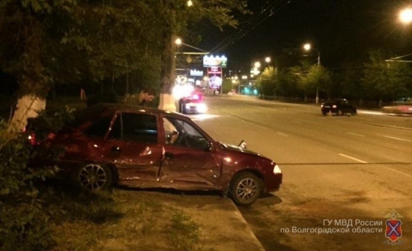 Автоледи на «Ладе Калине» протаранила Daewoo Nexia в Волгограде 