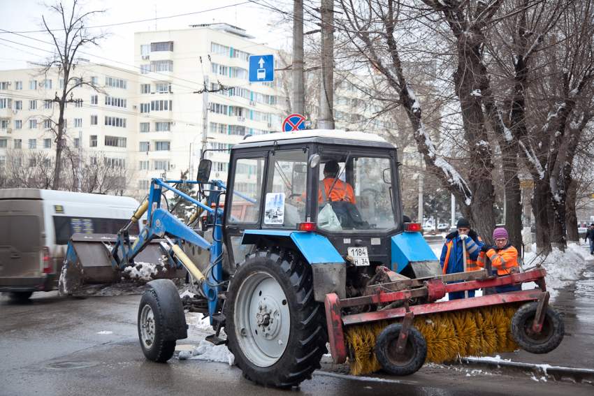 Волгоградские дорожные службы работают в усиленном режиме без снега