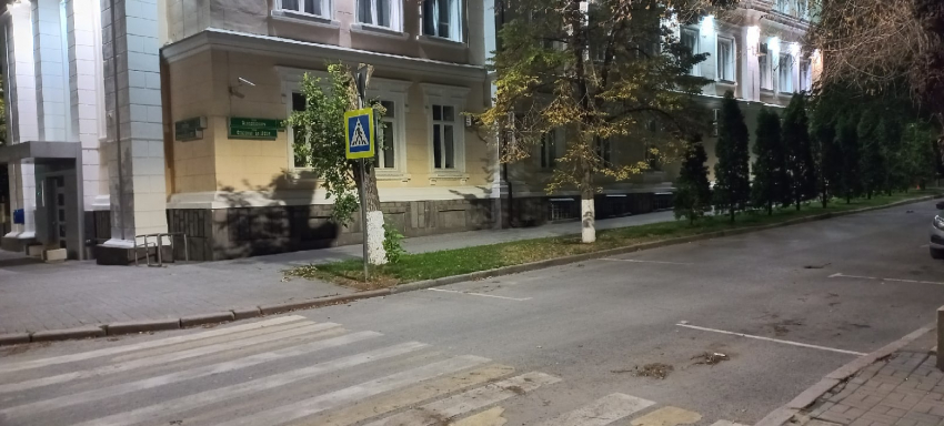У мэрии Волгограда организовали опасную парковку