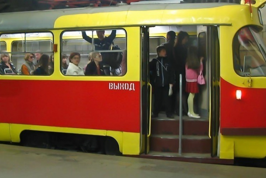 ДТП парализовало движение  трамваев на Ангарском в Волгограде