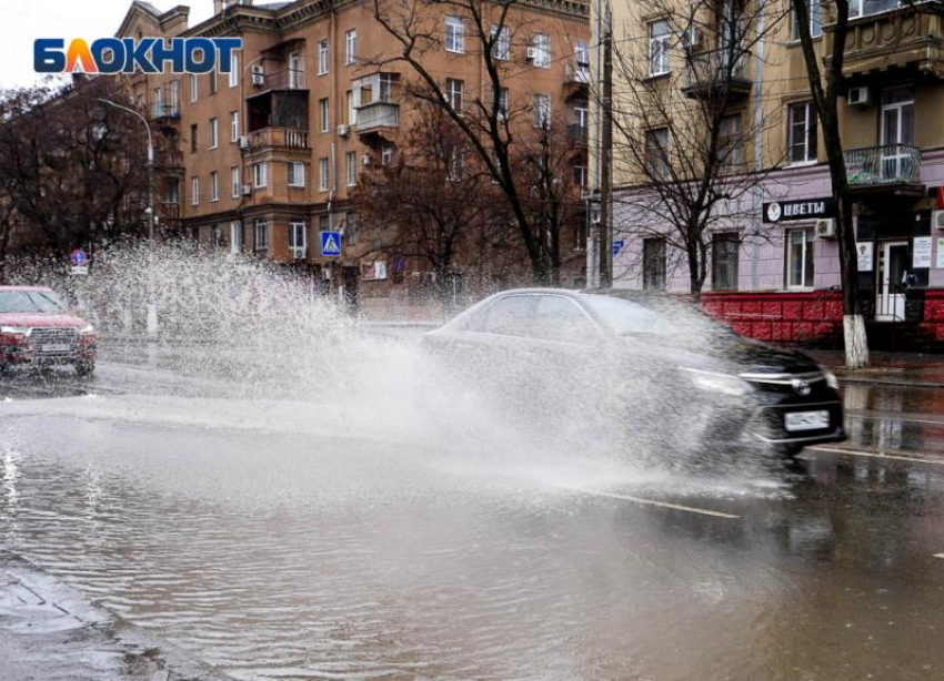 Сильнейший дождь с грозой надвигаются на Волгоградскую область 