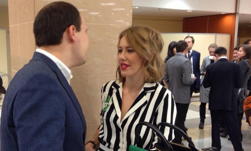 Ксения Собчак в костюме зебры назвала волгоградку Лесю Рябцеву насекомым