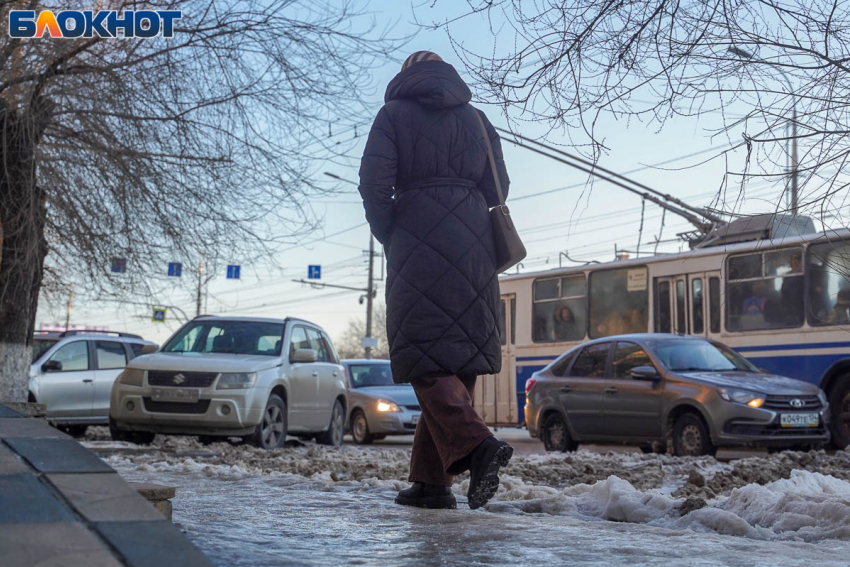 Как передвигаться по экстремальному гололеду в Волгограде — советы  спасателей