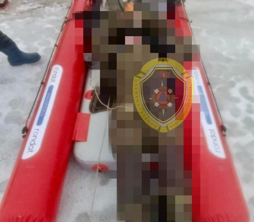 Тело утонувшего под Волгоградом рыбака передали полиции