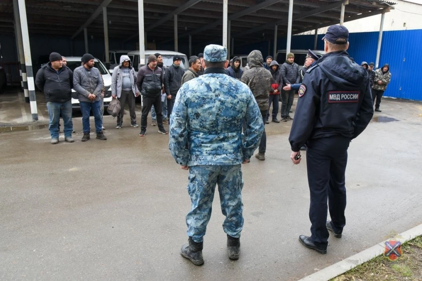 Облаву по-крупному устроили на Жигулевской оптбазе в Волгограде – видео