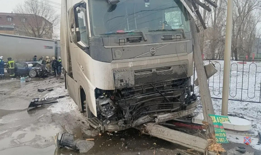  Волгоградка из Audi погибла после треш-ДТП с фурой