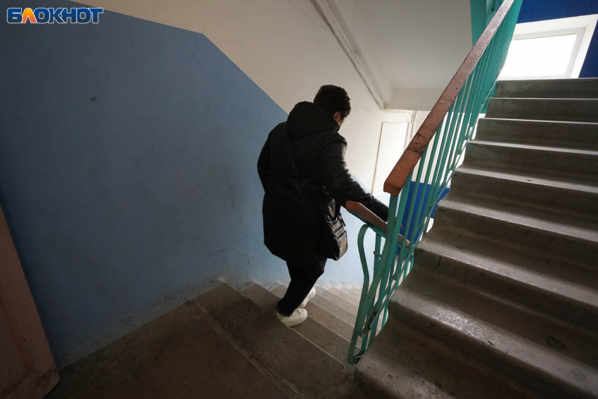 Жильцы двух подъездов пострадавшего от взрыва дома в Петров Вале вернулись в квартиры