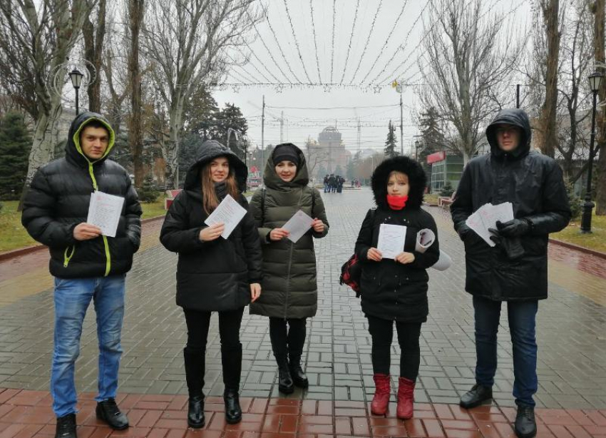 Волгоградские врачи и пациенты вышли на улицу бороться с системой