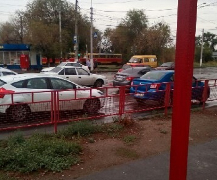 В Волгограде из-за аварии и дорожных работ в Краснооктябрьском районе образовалась пробка