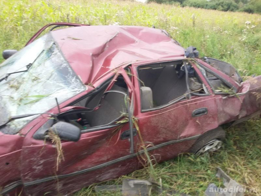 Под Волгоградом автоледи сломала позвоночник, вылетев в кювет