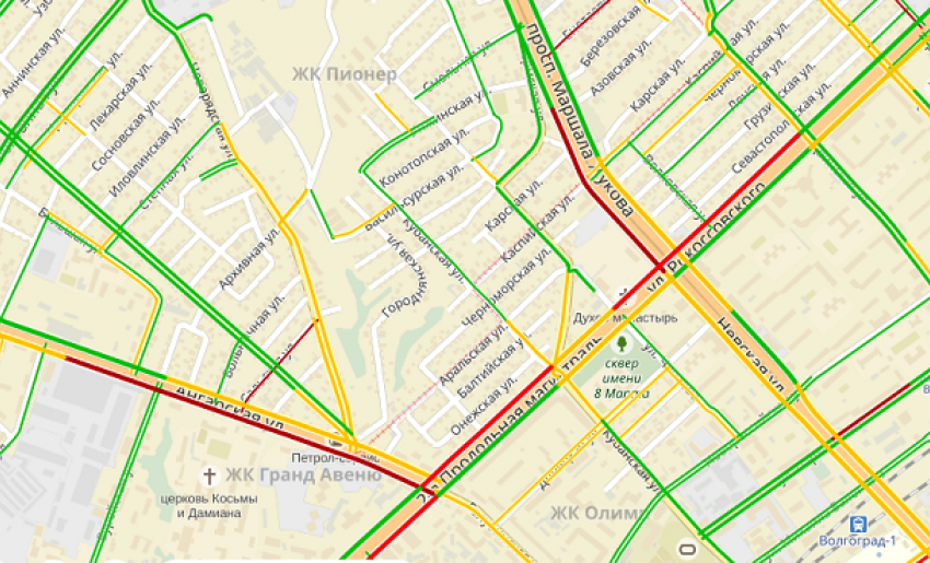 Вторая Продольная Волгограда встала в многокилометровую пробку