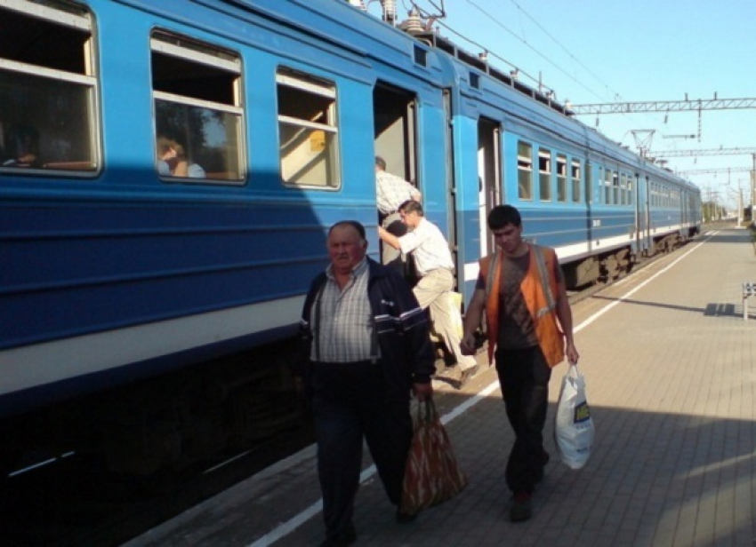 В Волгоградской области встали электрички и поезда